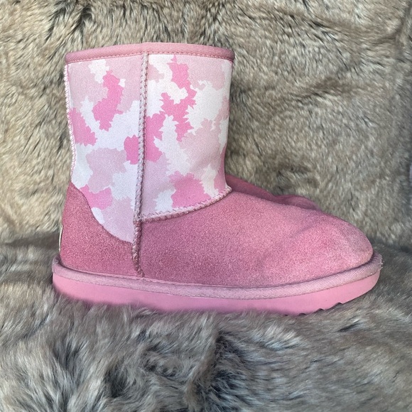 Girls Ugg Classic Mini Jagged Camo Boot Size 2 - Picture 2 of 10